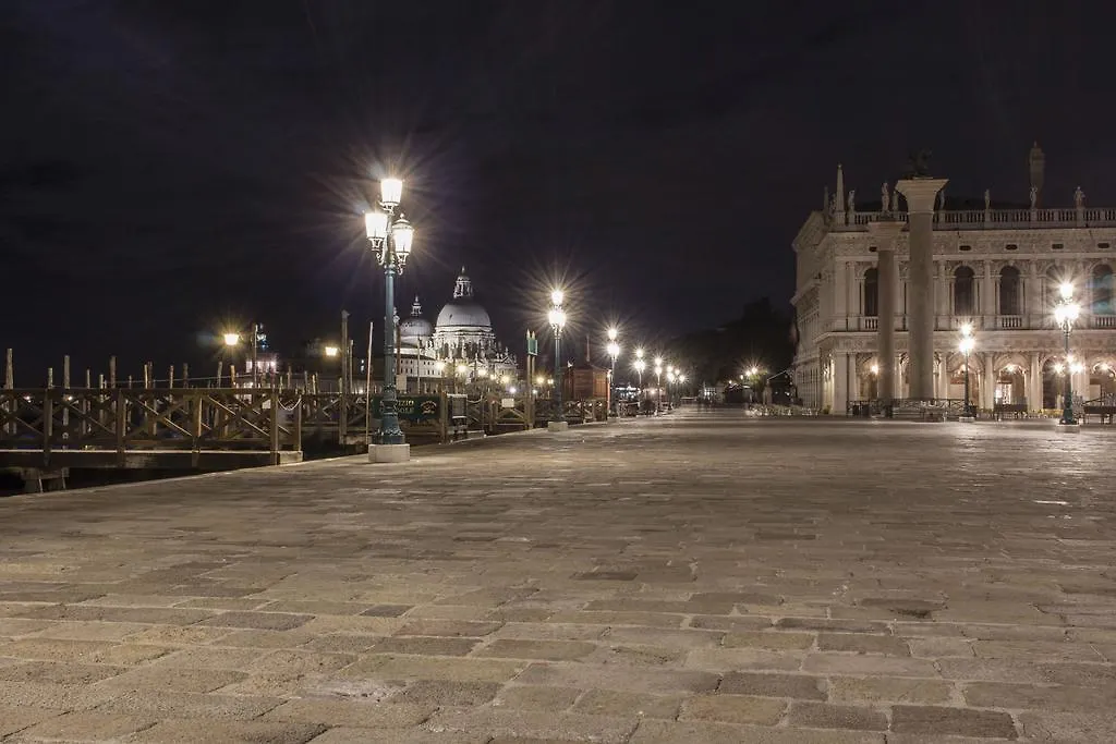 Apostoli Palace Venice Bed & Breakfast