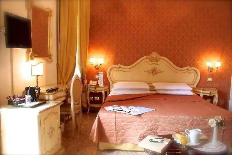 *** Bed & Breakfast Apostoli Palace Venice Italy
